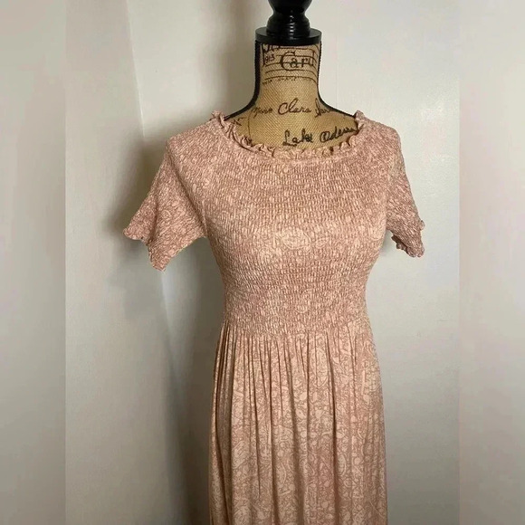 NWOT Urban Outfitters Smocked Off The Shoulder Midi Dress Pink Women’s Medium - Picture 6 of 16
